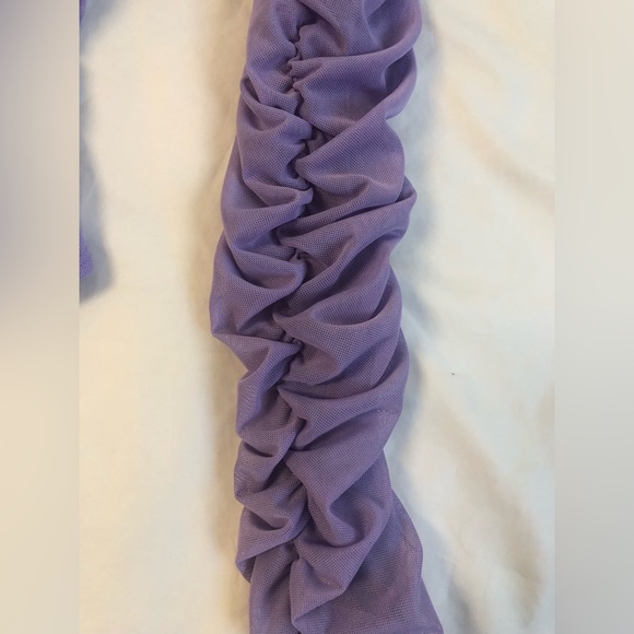 FASHION NOVA RUCHED SLEEVE LONG SLEEVE SNAP CROUCH BODYSUIT - Picture 6 of 10